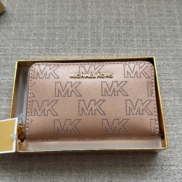 Michael Kors Accessories - Beautiful leather Michael Kors Jet Set zip wallet, NWT!
